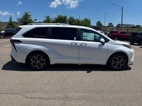 New 2026 Toyota Sienna Platinum AWD/4WD image 11