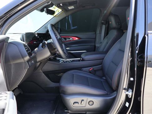 Used 2025 Chevrolet Traverse Z71 w/ Enhanced Driving Package AWD/4WD image 8