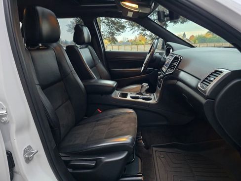 Used 2019 Jeep Grand Cherokee Altitude image 19