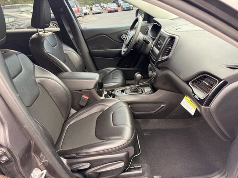 Used 2020 Jeep Cherokee Latitude Plus FWD image 11