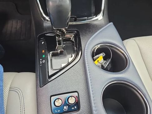 Used 2013 Toyota Avalon Limited FWD image 18