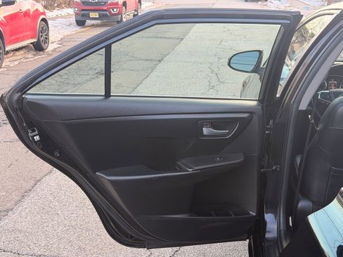 Used 2015 Toyota Camry SE image 23