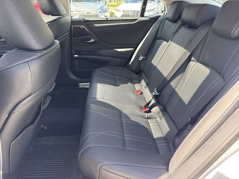 Used 2025 Lexus ES 350 Ultra Luxury w/ Accessory Package (Z2) FWD image 23
