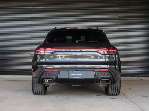 Certified 2025 Porsche Macan image 7