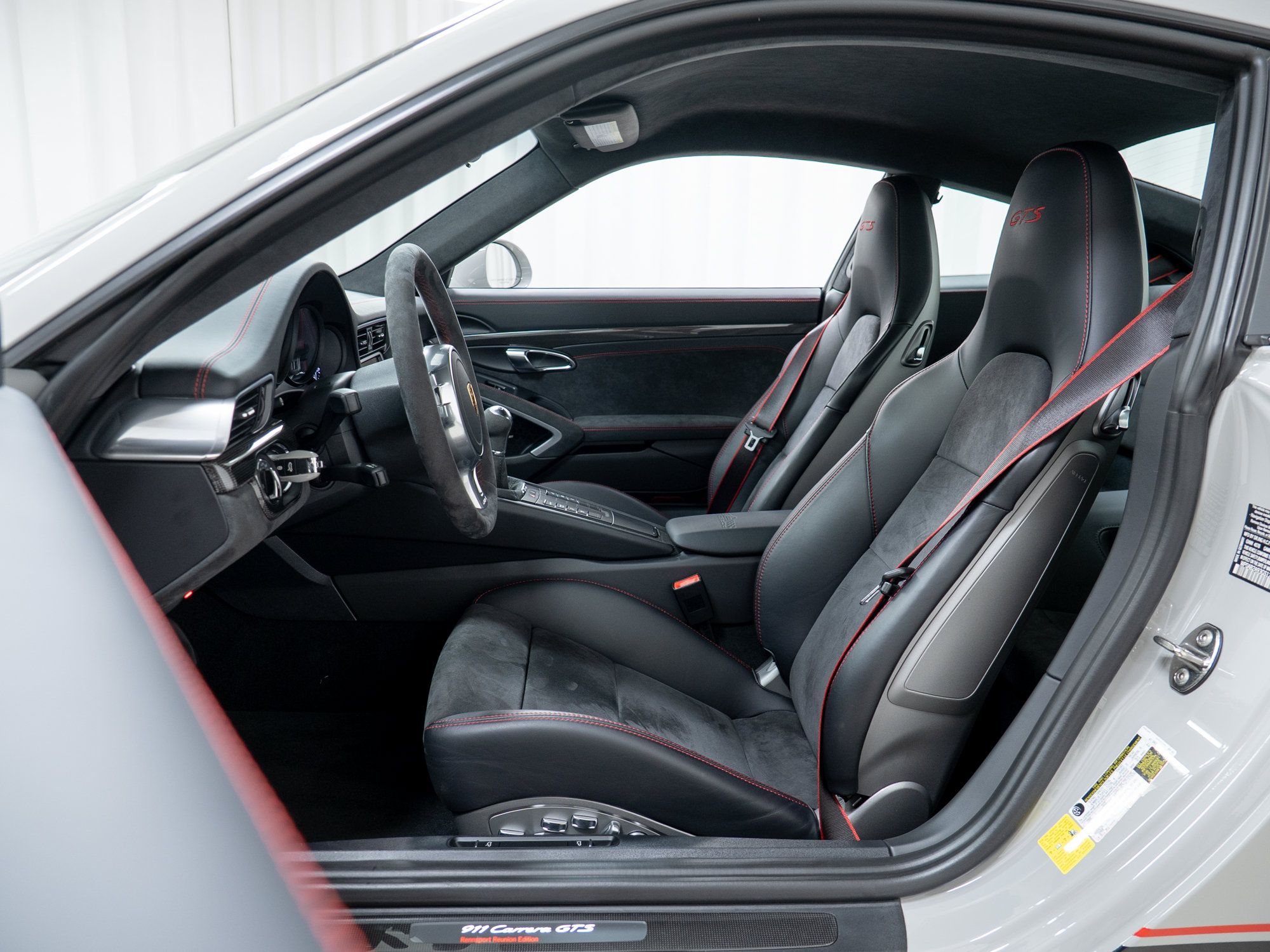 Certified 2016 Porsche 911 Carrera GTS RWD image 20