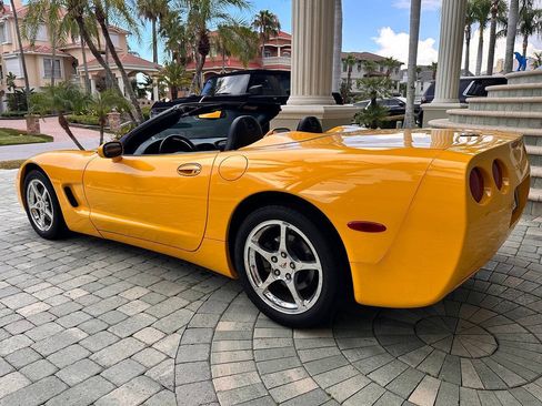 Used 2004 Chevrolet Corvette Convertible w/ Preferred Equipment Group RWD image 29