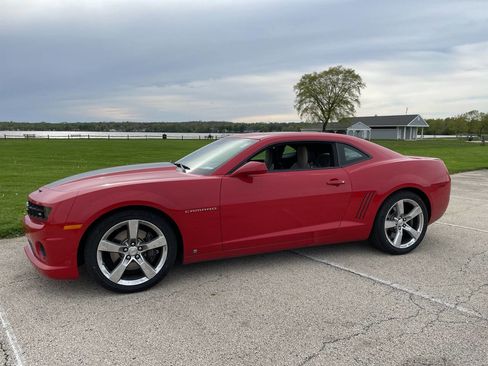 Used 2010 Chevrolet Camaro SS w/ LPO, Ground Effects Package RWD image 2