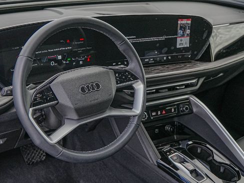 Certified 2025 Audi Q5 Premium w/ Convenience Package image 7