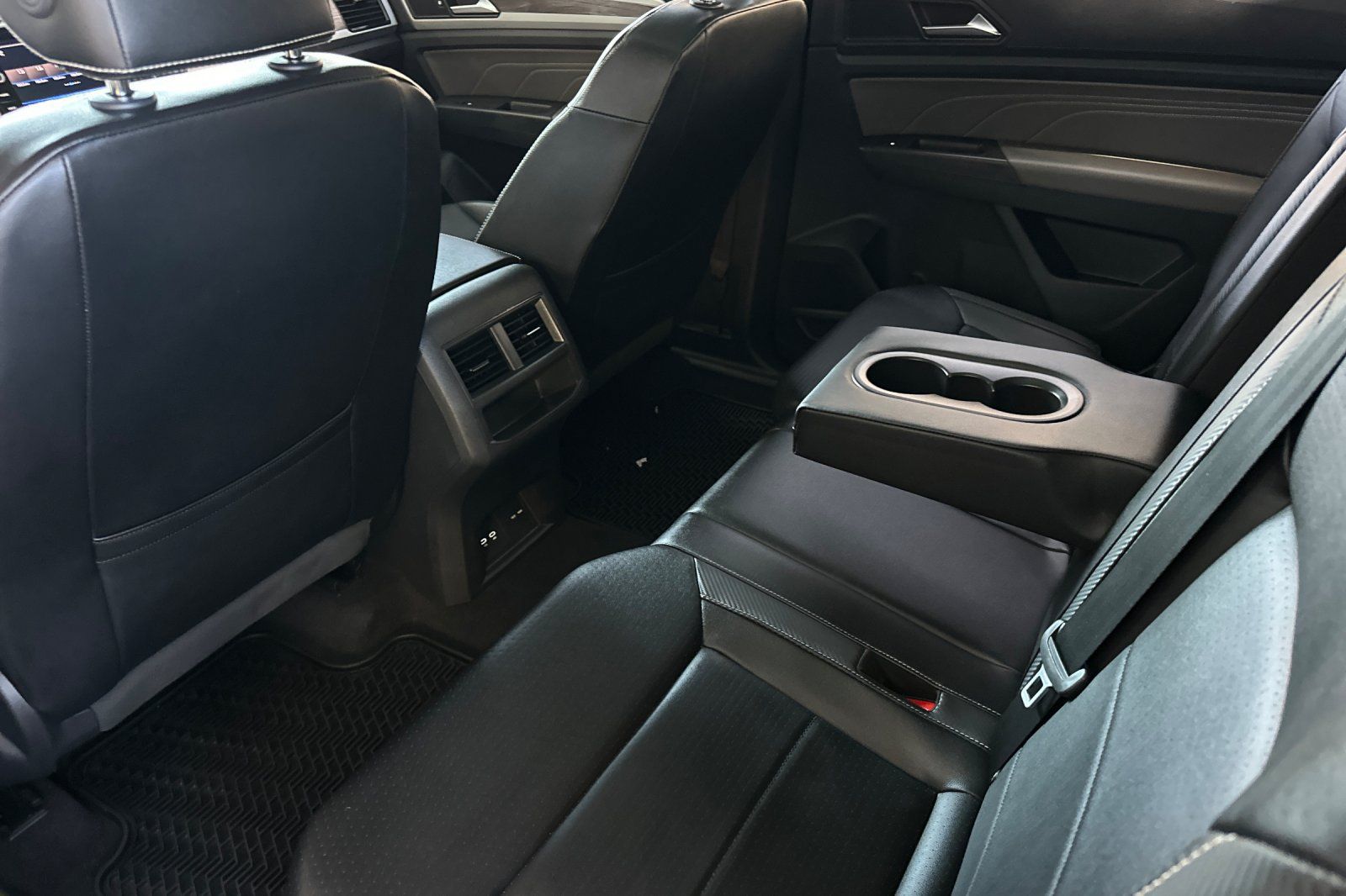 Used 2022 Volkswagen Atlas Cross Sport SE w/ Panoramic Sunroof Package FWD image 12