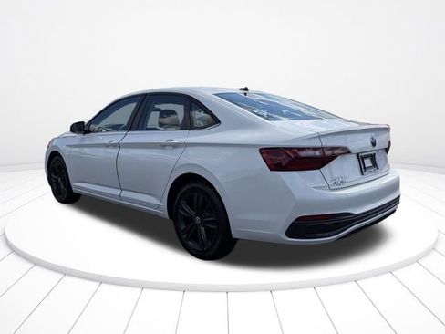 Used 2024 Volkswagen Jetta SE FWD image 5