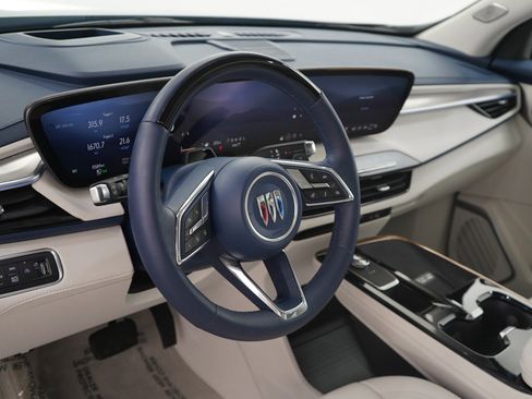 Used 2025 Buick Enclave Avenir image 24