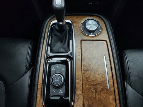 Used 2023 Nissan Armada SL image 18