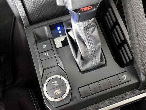 Used 2024 Toyota Tacoma TRD Sport image 32