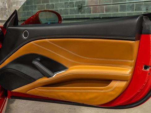 Used 2015 Ferrari California T RWD image 61