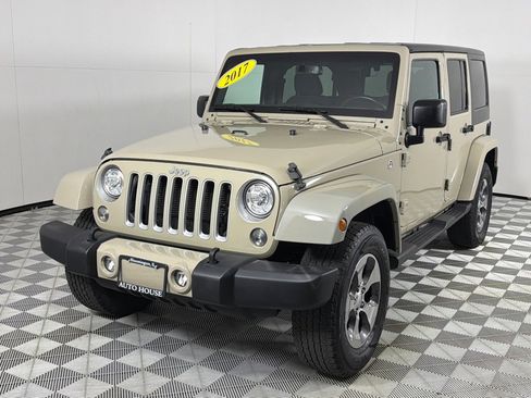 Used 2017 Jeep Wrangler Unlimited Sahara w/ Connectivity Group AWD/4WD image 8