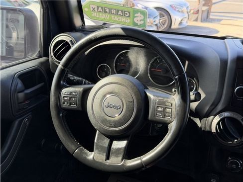 Used 2017 Jeep Wrangler Sport w/ Connectivity Group AWD/4WD image 28