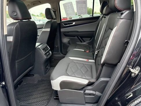 Used 2024 Volkswagen Atlas Peak Edition SEL AWD/4WD image 24