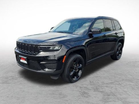 Used 2023 Jeep Grand Cherokee Altitude AWD/4WD image 34