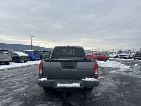 Used 2020 Nissan Frontier SV w/ Midnight Edition Floor Mats image 4