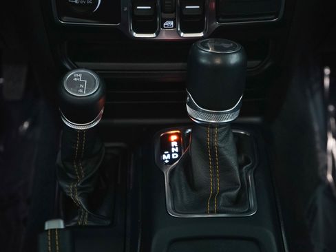 Used 2021 Jeep Wrangler Unlimited Sahara AWD/4WD image 19
