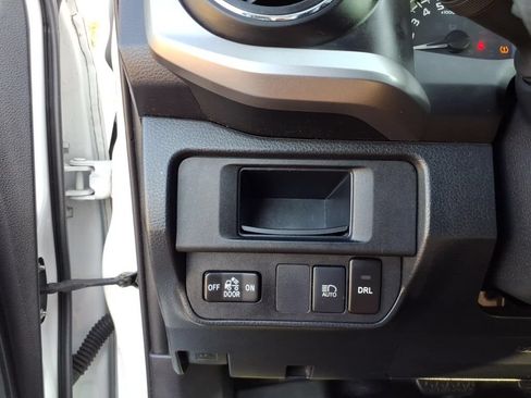 Used 2019 Toyota Tacoma SR5 RWD image 9