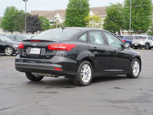 Used 2017 Ford Focus SE FWD image 3