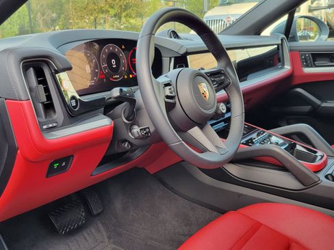 New 2025 Porsche Cayenne Coupe AWD/4WD image 4