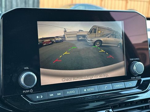 Used 2024 Nissan Pathfinder SV image 22