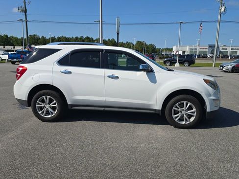 Used 2017 Chevrolet Equinox LT w/ Convenience Package FWD image 2
