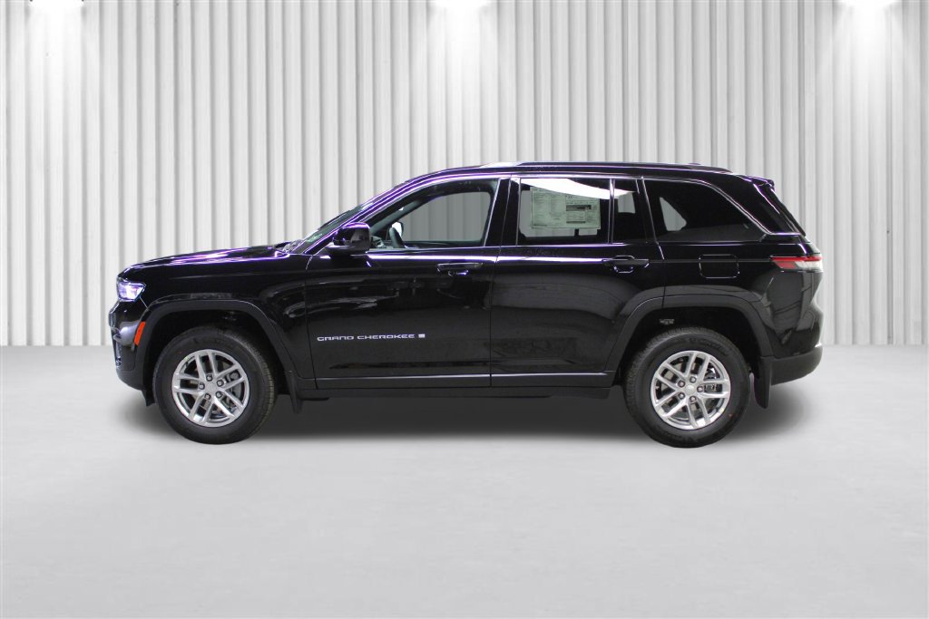 New 2025 Jeep Grand Cherokee Laredo w/ Luxury Tech Group I AWD/4WD image 7