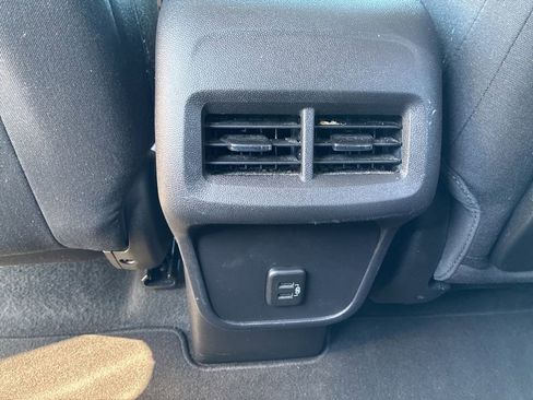 Used 2024 GMC Terrain SLE AWD/4WD image 23