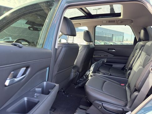 New 2026 Nissan Pathfinder SL image 29