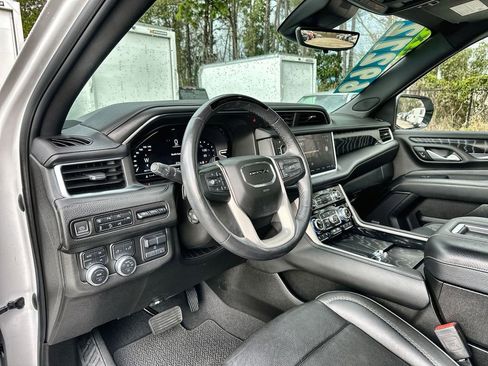 Used 2023 GMC Yukon XL Denali w/ Denali Reserve Package image 10
