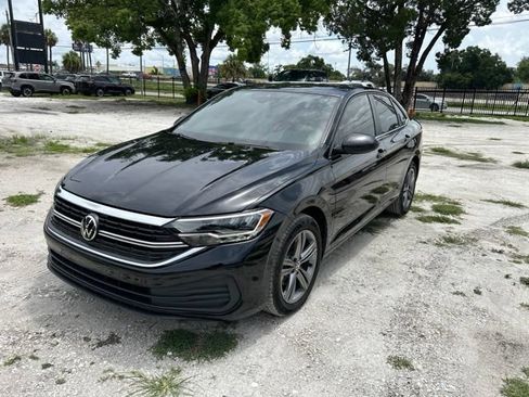 Used 2022 Volkswagen Jetta SE FWD image 2