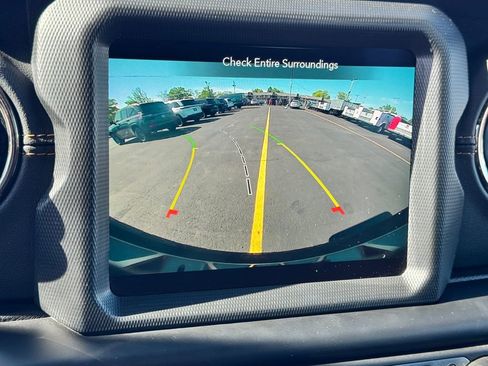 Used 2022 Jeep Wrangler Unlimited Sahara AWD/4WD image 34