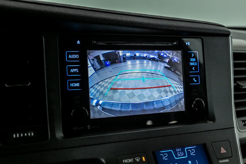 Used 2015 Toyota Sienna XLE FWD image 21