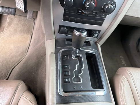 Used 2008 Jeep Commander Sport AWD/4WD image 17