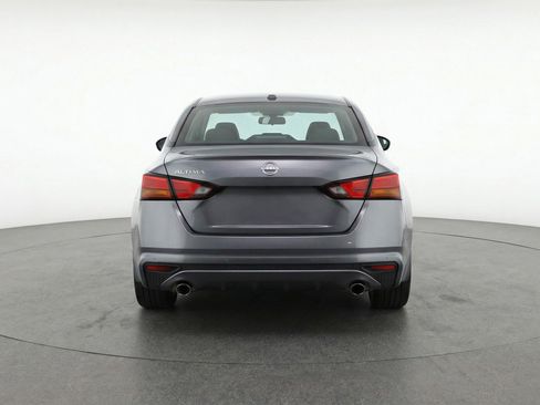 Used 2025 Nissan Altima 2.5 SV FWD image 7