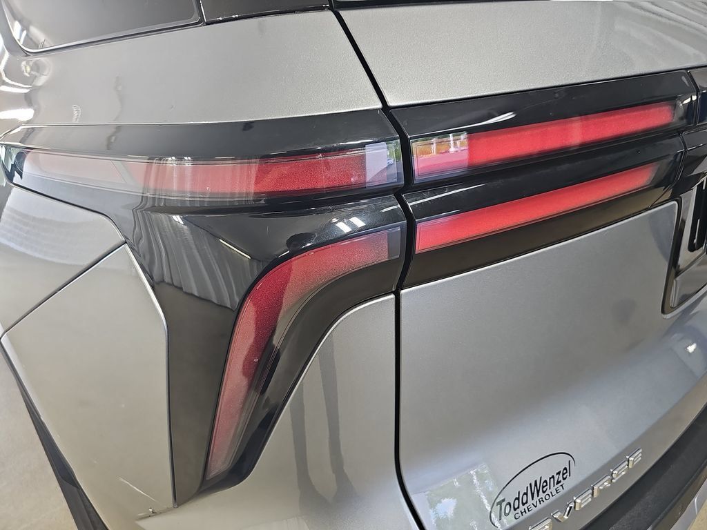 Used 2025 Chevrolet Traverse LT FWD image 41