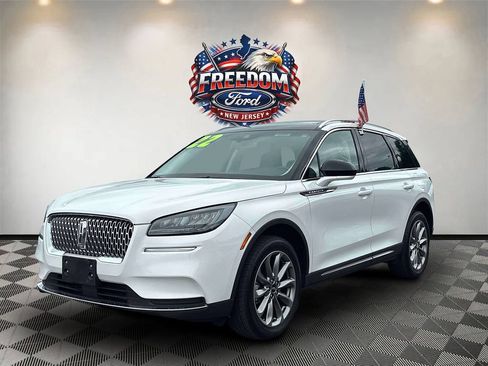 Used 2022 Lincoln Corsair AWD w/ Premium Package image 2