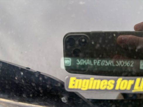 Used 2024 GMC Terrain SLT w/ Tech Package image 9