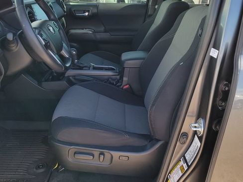 Used 2022 Toyota Tacoma TRD Off-Road w/ Technology Package AWD/4WD image 6