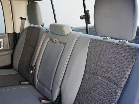 Used 2019 RAM 1500 Classic SLT w/ Luxury Group image 12