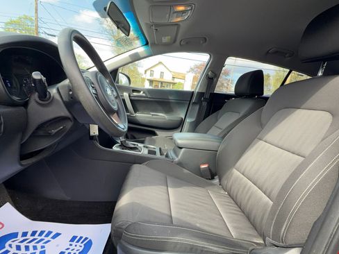 Used 2019 Kia Sportage LX image 9