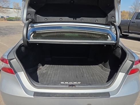 Used 2019 Toyota Camry SE image 14