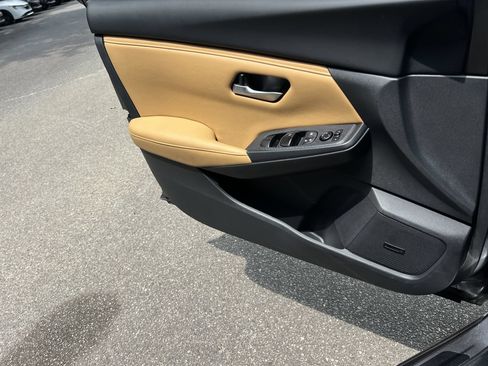 Used 2025 Nissan Sentra SV w/ SV Premium Package FWD image 13