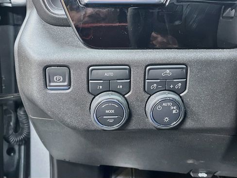 Used 2025 Chevrolet Silverado 1500 LT AWD/4WD image 10