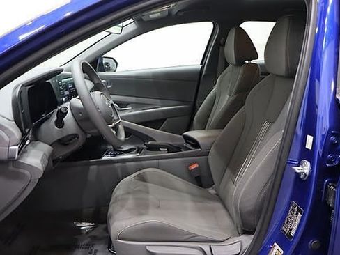 Used 2023 Hyundai Elantra SEL w/ Preferred Accessory Package image 10