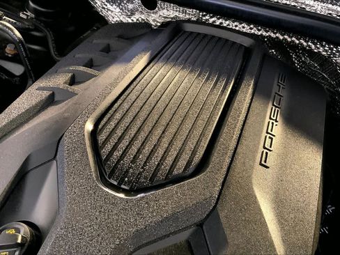 Used 2024 Porsche Macan image 33