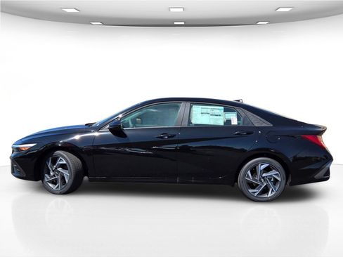 New 2025 Hyundai Elantra SEL image 4
